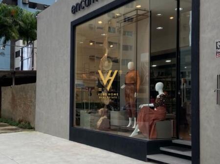 SHITET DYQAN 70 M2 TE RRUGA E KAVAJES 500.000 EURO