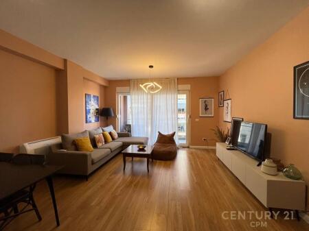 RRUGA E BARRIKADAVE, APARTAMENT 2+1+2 PER SHITJE