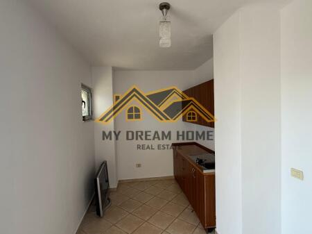 Apartament 2+1+Verand Në Shitje në Plazh Durrës