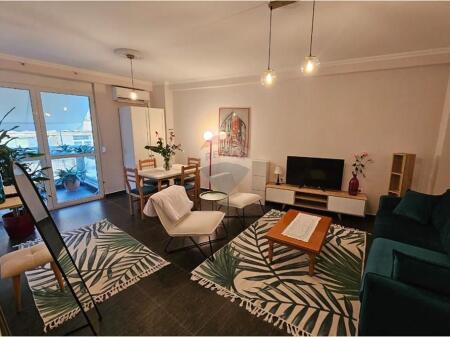 Shitet , Apartament 2+1+2, Rruga e Barrikadave, Tiranë.