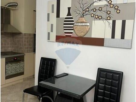 Garsoniere per qera tek Rruga e Barrikadave