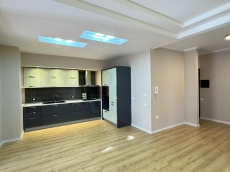 Shitet Apartament 2+1+2bllk