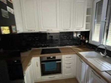 Apartment ne qender te komunes 1+1 me 650€