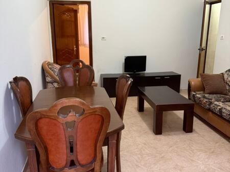 Shtepi private me qera 1+1