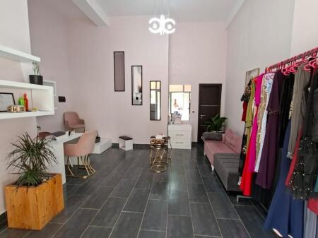 Shop together with business for rent in Astir