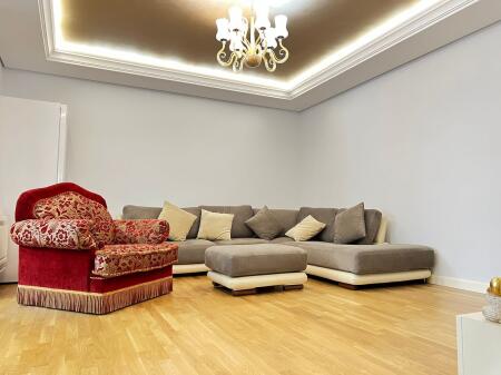 Apartament 2+1 tek Sheshi "Skëndërbej" pranë pallatit “Galeria”