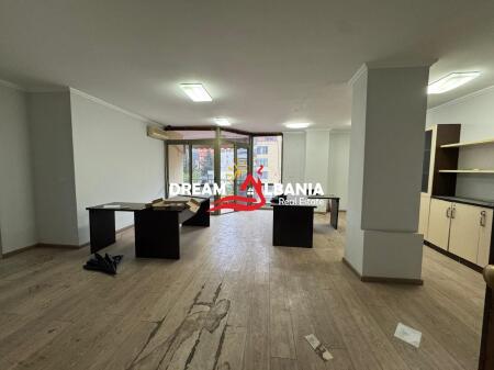 Apartament 2+1 ne Shitje 21 Dhjetori, Prane Hotel Mondial (ID 41212123)