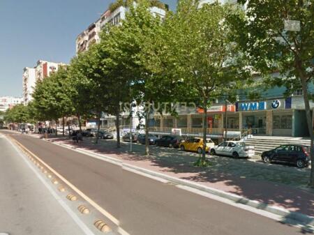 Ambient Komercial me qira , Laprake