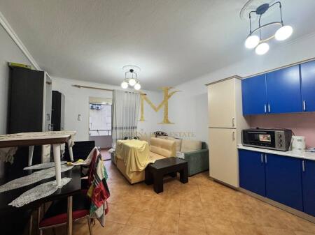 Shitet apartament 1+1, 2 balkoni, në Shkëmbi e Kavajës, Durrës