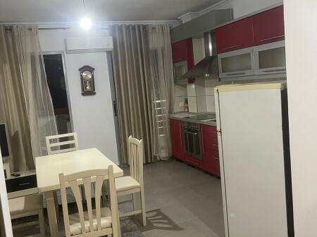 🏡 Apartament 2+1 me Qira – Komuna e Parisit (Crystal Center)