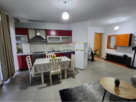 Apartament 2+1 per qira Te Kristal Center