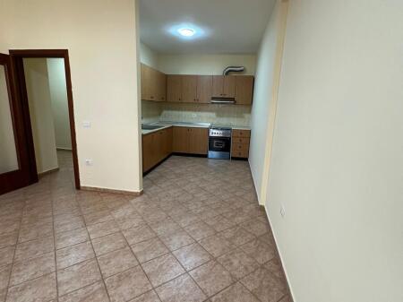 Apartament 2+1 me qera tek Komuna Parisit