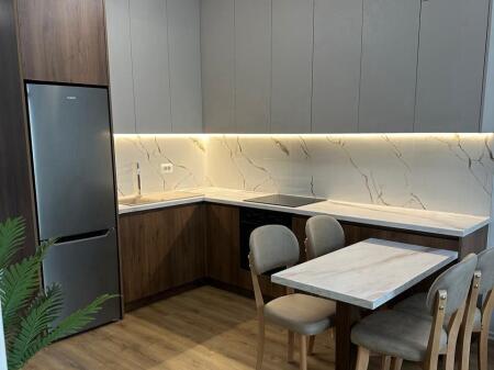 Appartamento 2+1+balcone in affitto 900€ Zogu i Zi, di fronte a Ringu