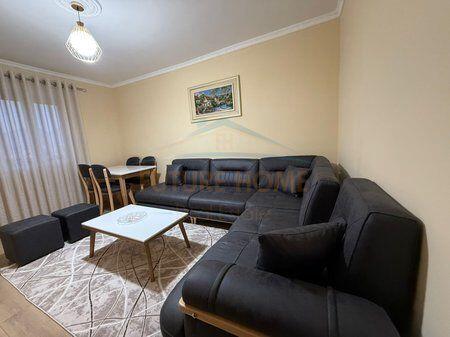Shitet, Apartament 2+1,Shkolla "1 Maj" Alidemi , Tiranë