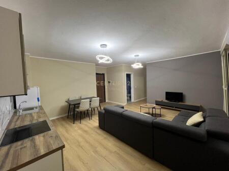 jepet apartament 2+1+2+ post parkimi tek pallatet e Tom Doshit Shkoze