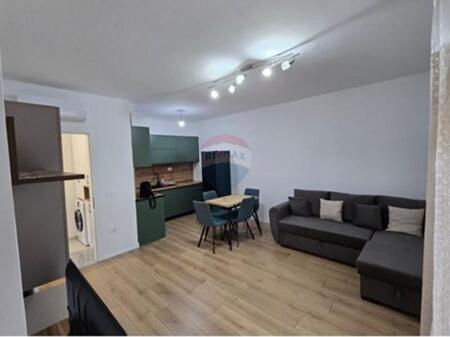 Jepet apartament 1+1+parkim me qira tek Shkolla Baletit.