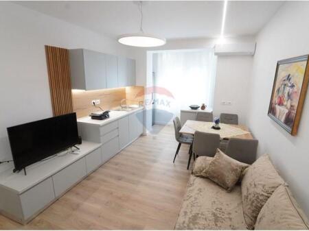 Jepet apartament me qira tek rruga Ferit Xhajko