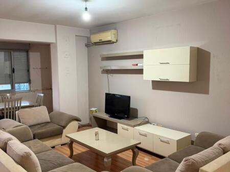Jepet apartament me qera 2+1​ rruga Kavajes