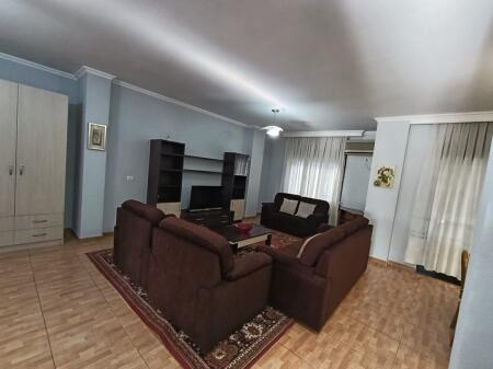 Jepet me qera apartament 2+1 te Rruga e Kavajes