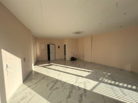 📍 Jepet me qira ambient biznesi në Lake View