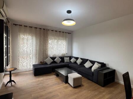 Shitet,Apartament 2+1+2 Oxhaku,Tirana.