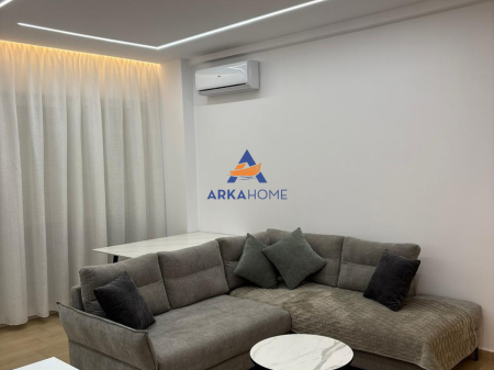 JEPET ME QERA APARTAMENT I KOMPLETUAR 1+1 "TEK KOPSHTI BOTANIK" 850 EURO