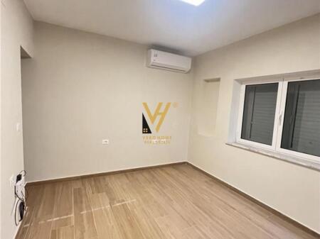 JEPET ZYRE ME QERA 50 M2 TE SHESHI WILLSON 600 EURO