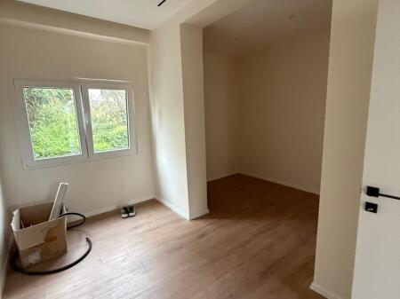 🏡 Apartament 1+1 në Shitje – Ali Demi, pranë Kompleksit KONTAKT