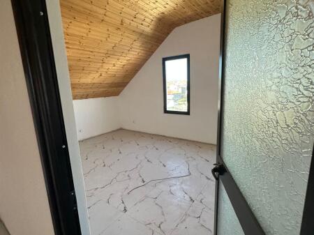 Jepen me qera 2 kate per Ambjent Biznesi , Paskuqan 2 rruga Abdyl Elmazi 1500 euro te dy katet