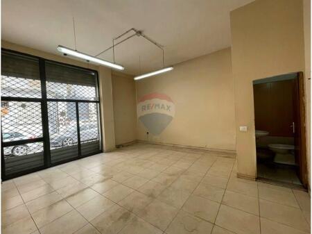 Jepet me qira dyqan prane shkolles Osman Myderizi !