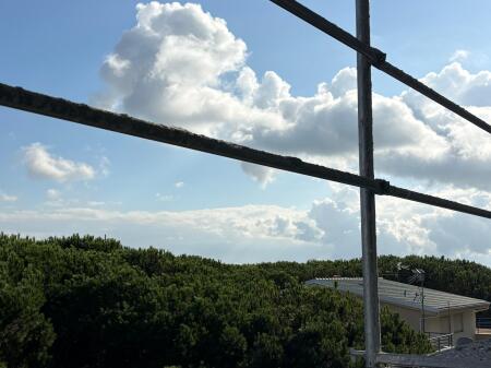 Apartament për shitje në Golem – Mes pishave, relaks dhe komfort! 🌿🏖️