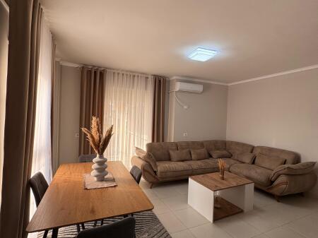 JEPET ME QIRA 2+1+1 Prokuroria rr.Haxhi Dalliu 75000 LEKE