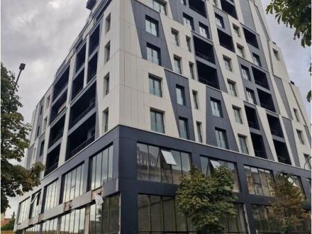 AMBIENT KOMERCIAL PËR QIRA – RRUGA E BARRIKADAVE, QENDËR TIRANË !