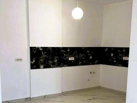 ZYRE ME QIRA PRANE STACIONIT TE TRENIT