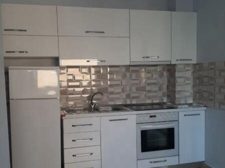 Zyrë me Qira në Pallat të Ri - Pazari i Ri