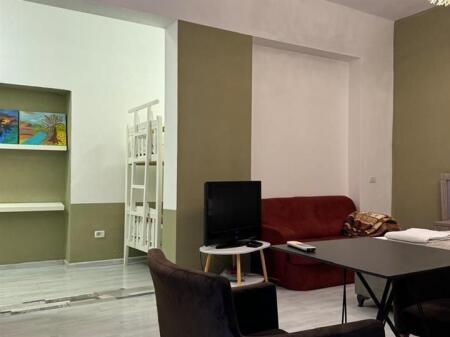 Jepet me qera garsoniere e mobiluar Ministrise se Drejtesis tek Bulevardi Zogu I.