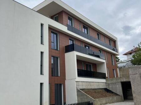 Shitet, Apartament 2+1+2+2 Poste Parkimi, Tulipan Residence, Tiranë.