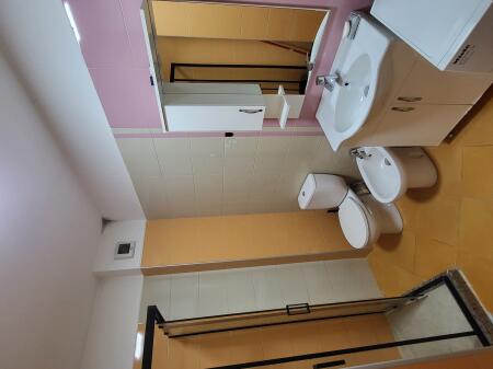 Jepet me qira apartament 1+1 në Liqenin e Thatë