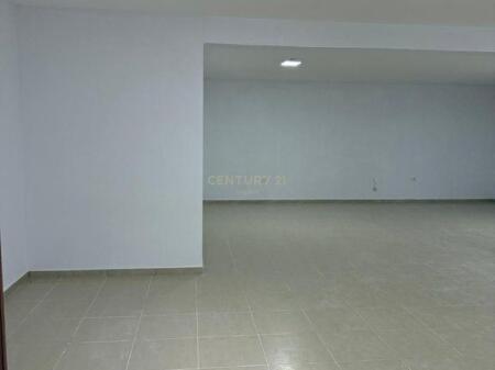 Negozio in affitto 90 m² al Giardino Botanico, Tirana!!