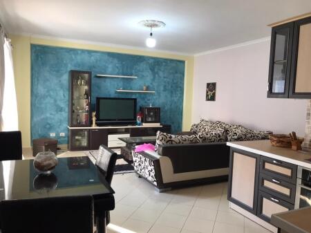 Jepet me qera apartament 2+1 mbrapa Casa Italia!