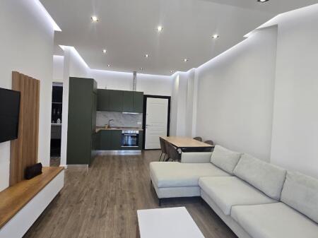 Affitto, Appartamento 2+1 Via Thesarit, Fresku, Tirana.