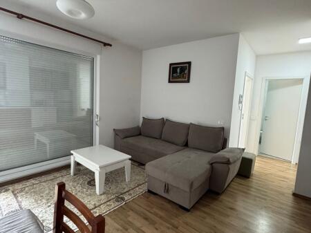 Jepet me qera Apartamenti 1+1, Rruga Siri Kodra , Kompleksi Siri , 500 mije leke