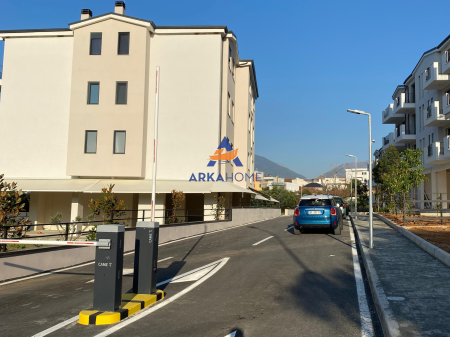 SHITEN POSTE PARKIMI "TEK LIQENI I THATE" CMIMI FILLON NGA 22.000 EURO