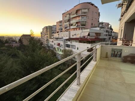 Shitet,Apartament 1+1 Restorant Fresku,Fresku,Tirana.