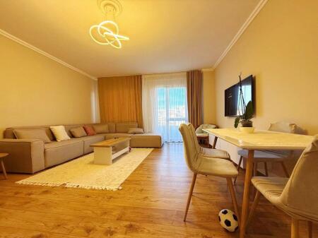 Tregu Elektrik, shesim super apartament  3+1+2 tualete.  