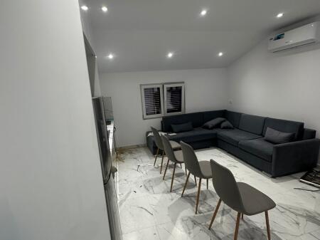 🏡 Jepet me Qira Apartament 1+1 – Mbikalimi i Komunës së Parisit    