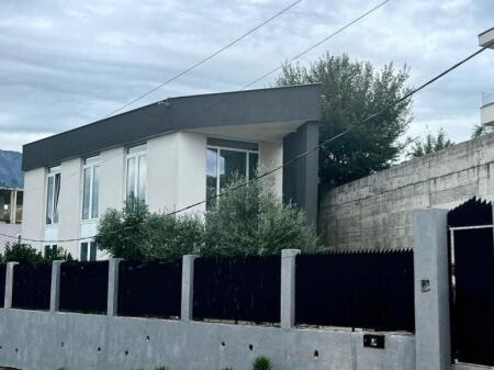 We sell a villa near Lake Farka!