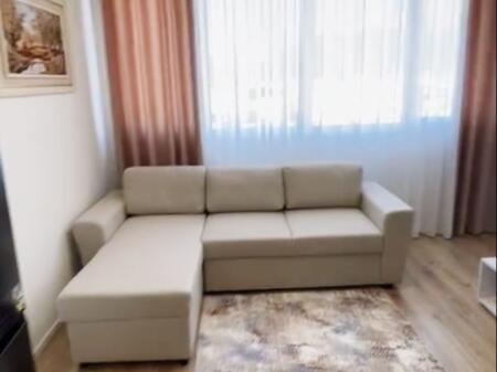 🏢Di fronte all'Ospedale Americano 3, Via Bedri Karapici, si affitta appartamento arredato 2+1 600Euro