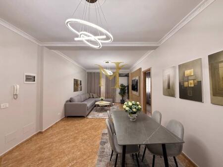 Shitet Apartament 2+1 Ne Kompleksin Eka ne Plazh , Hekurudha !!