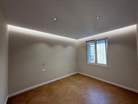 Shitet Apartament Lux